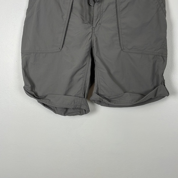 The North Face women's gray 4 pocket drawstring waist roll hem shorts Size 12 - Picture 2 of 9